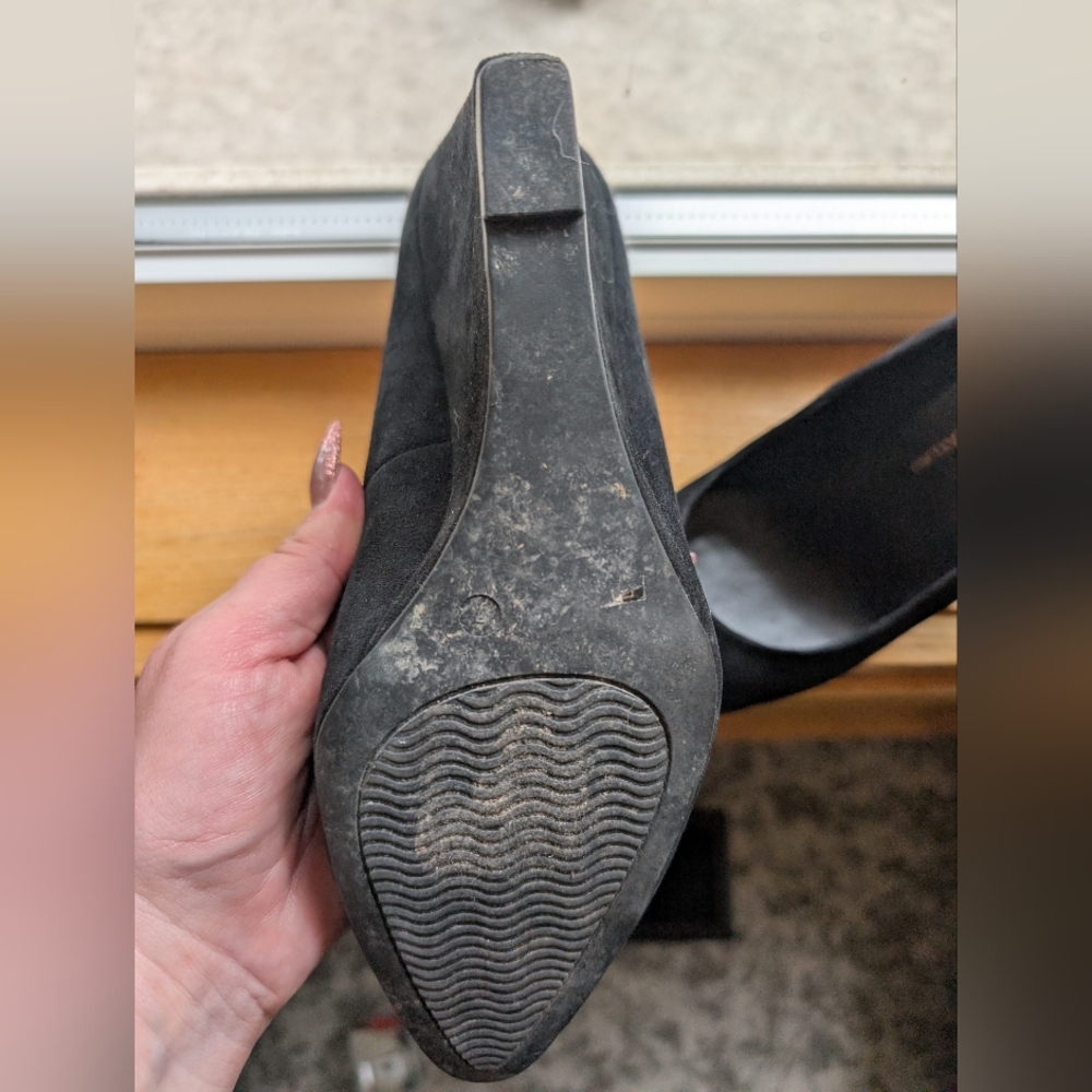 Le Chateau Classic Black Wedges - Picture 5 of 7